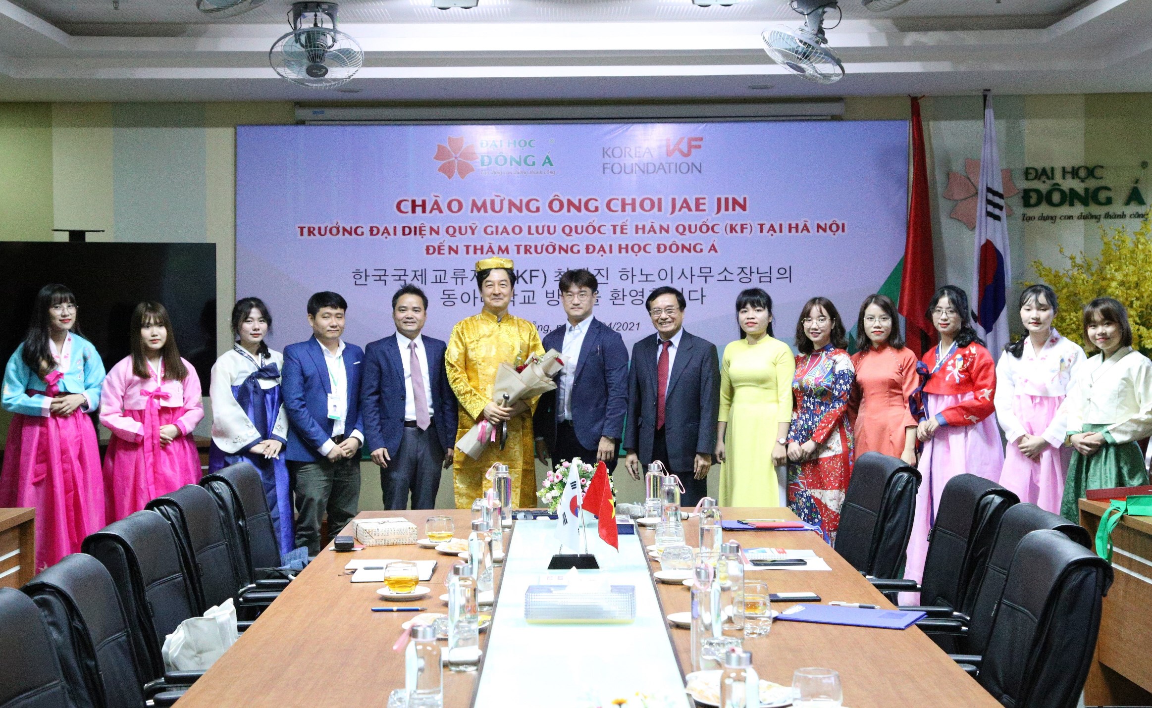 Nhiều triển vọng cho SV Ngôn ngữ Hàn ĐH Đông Á từ chuyến thăm và làm việc của Trưởng đại diện Quỹ giao lưu quốc tế (KF) tại Hà Nội